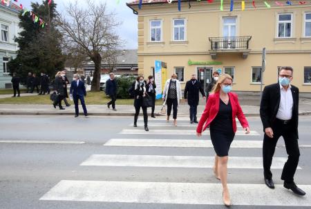 VLADA NA OBISKU V CERKNICI 11 FOTO LJUBO VUKELIČ